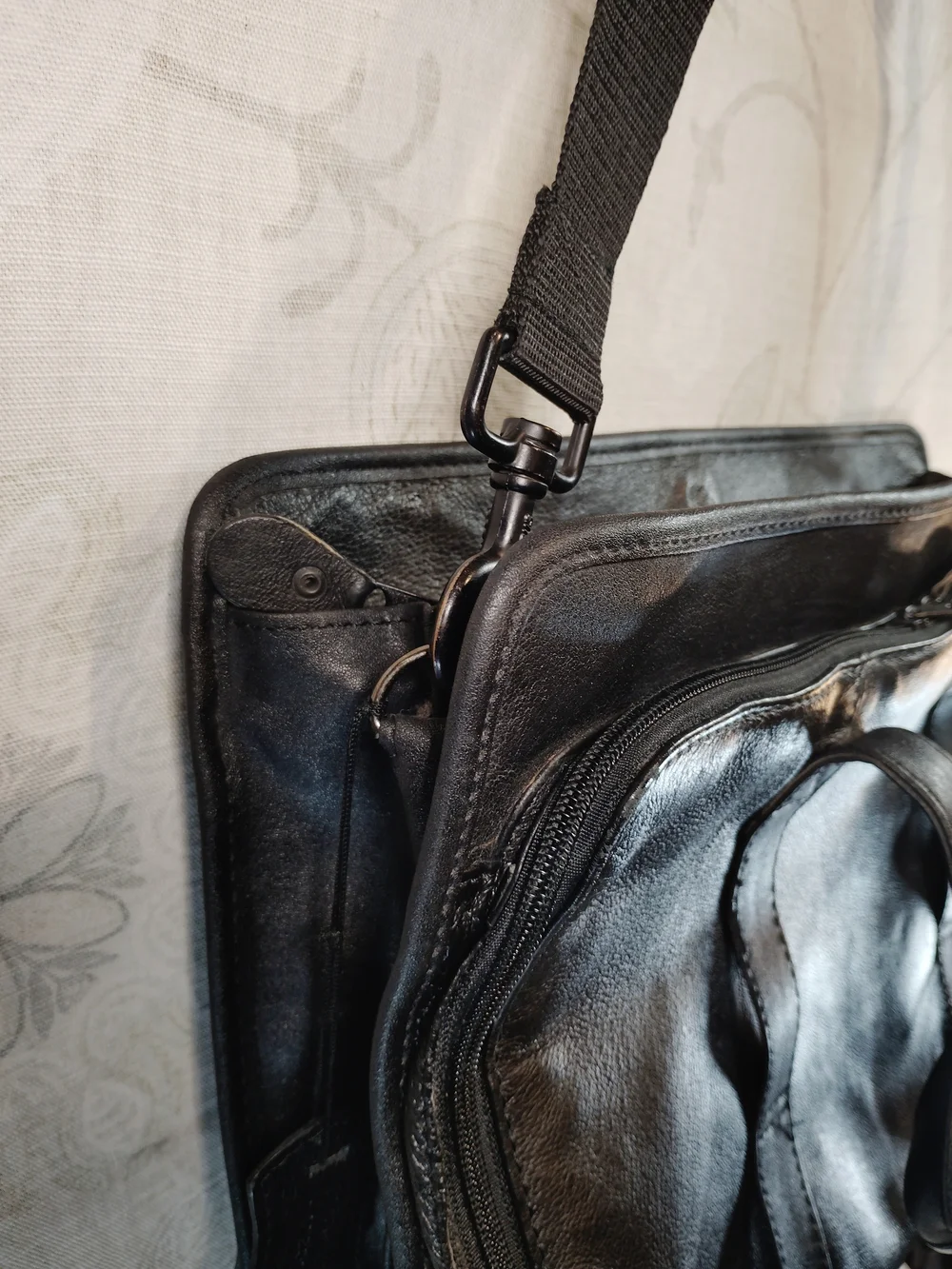 American Tourister Black Genuine Leather Crossbody/Briefcase/Messenger  Bag